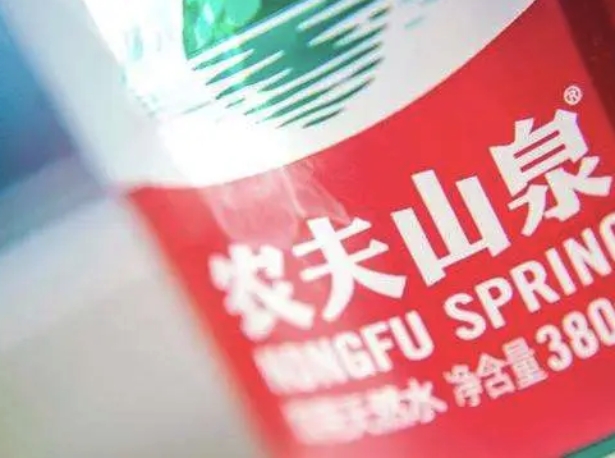 中國首富其背後的農夫山泉：2023年凈利潤凈利雙增，毛利率升至59%，鐘睒睒衷心感謝銷售商
